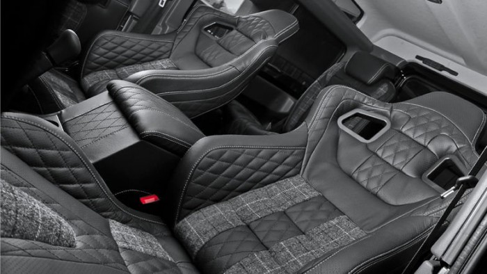 Ilyesmi üléseket képzelünk el ide is: ezeket a tavaly bemutatott, szélesebb nyomtávú Kahn Wide Track Defenderben láttuk.