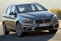 Megérkezett a BMW kompakt egyterűje 26