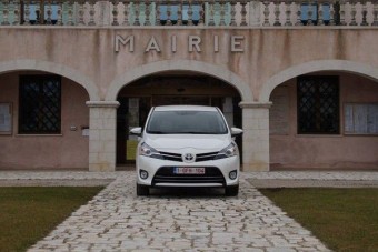 BMW-dízelmotorral vezettük a Toyota Versót