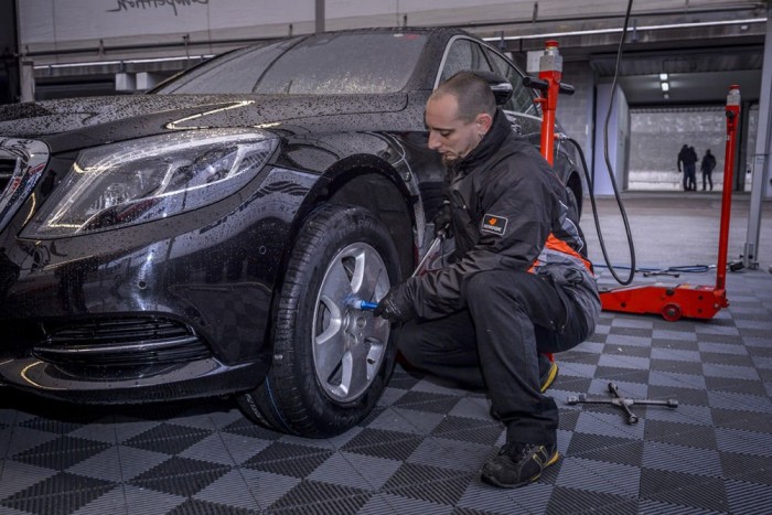 A magyarok jobbak a robotoknál 9 | Vezess Kényelme és csekély gördülési ellenállása miatt lett első szerelésű abroncs 17-es méretben a Ventus Prime2. A jó tapadás, a rövid fékút és a többi biztonsági szempont beugró kérdés ezen a szinten