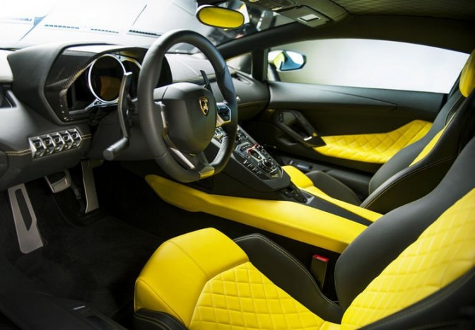 Vízen közeledő Lamborghini 12