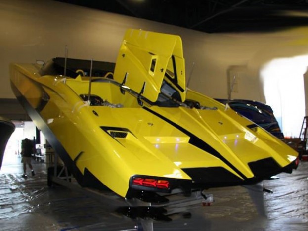 Vízen közeledő Lamborghini 7