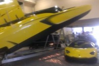 Vízen közeledő Lamborghini 22