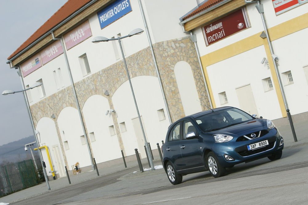 Divatos városi kisautónak szánta a Nissan a Micrát. Nem is rossz, de hiányzik belőle a báj ahhoz, hogy tényleg divatos lehessen