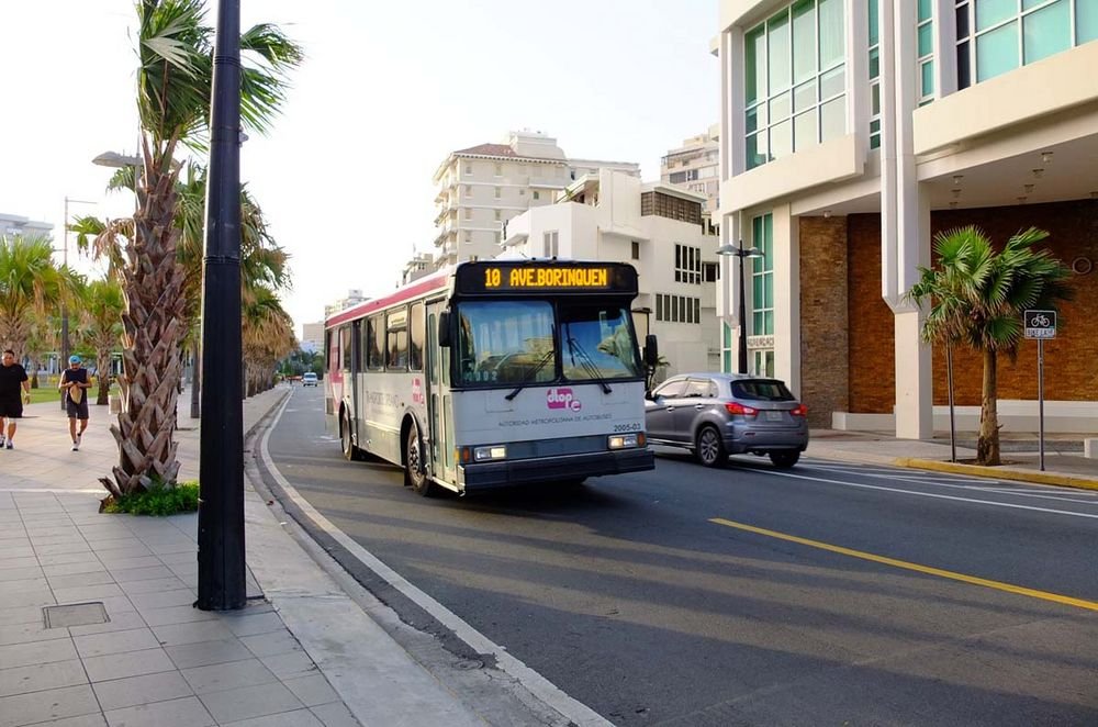 San Juan városi buszjáratainak rapszodikus üzemelését nehéz kiismerni. A képen a tízes busz, ami a táblákon már C10-esként szerepel.