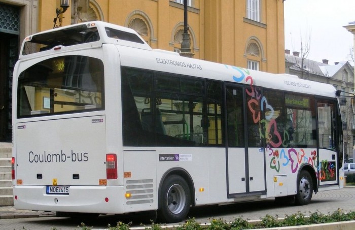 Már közlekedhet az első elektromos midi 3