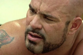 Vérdíjat tűztek ki egy rendőrre a Facebookon