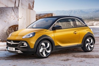 Keménykedve kényeztet