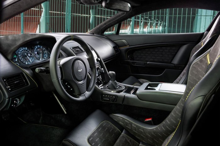 Közútra szánt versenyautó-replika 7