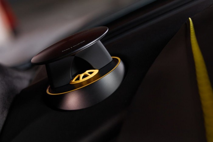 Közútra szánt versenyautó-replika 9