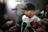 Hamilton: Igazságtalan Rosberget dicsérgetni 79