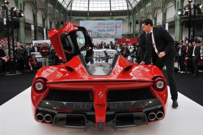 Räikkönen átment fűnyíróba a LaFerrarival 7