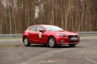 Nagyon jól sikerült a Mazda3 formaterve, és ahogy vezethető, az egy külön szám