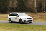 Praktikum mindenek felett - ez a Skoda Octavia. Tágas, takarékos, masszív és könnyen kezelhető. A kombik mellé két RS-t, egy dízelt és egy benzinest is hozott a próbára a Skoda