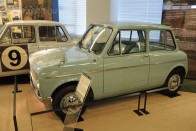 1965-ös Suzulight Fronte FEA-2,  A Fronte TLA utódja, azt követően kezdték áruálni, hogy az 1. Japán Forma-1-es Nagydíj betétfutamán, a mini autók kategóriájában az 1.,2., és 4. helyet ilyen autók nyerték el