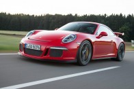 Porsche: visszahívás tűzveszély miatt 8