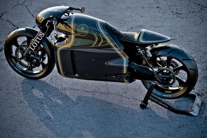 Dögösen értelmetlen a Lotus motorkerékpárja 6