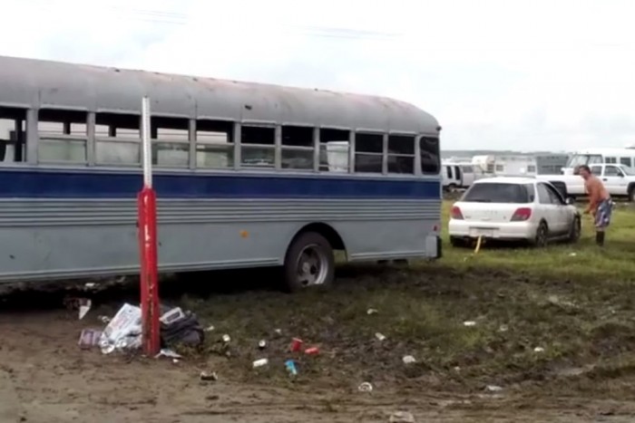 Hondával mentik ki a 4×4-es terepjárót 3