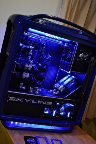 Számítógép Lamborghini-bőrben 9