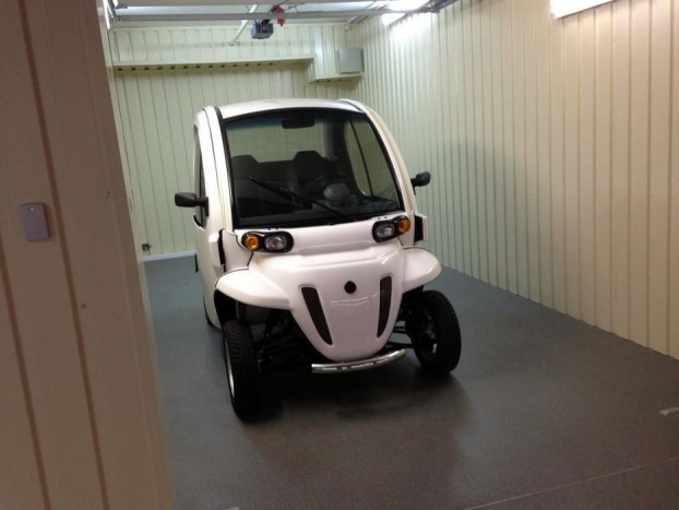 Az ukrán exelnök autóit is hátrahagyta 13