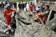 Több tonna sár alól húztak ki élve egy nőt 19