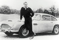 Az Aston Martin DB5 és Sir Sean Connery