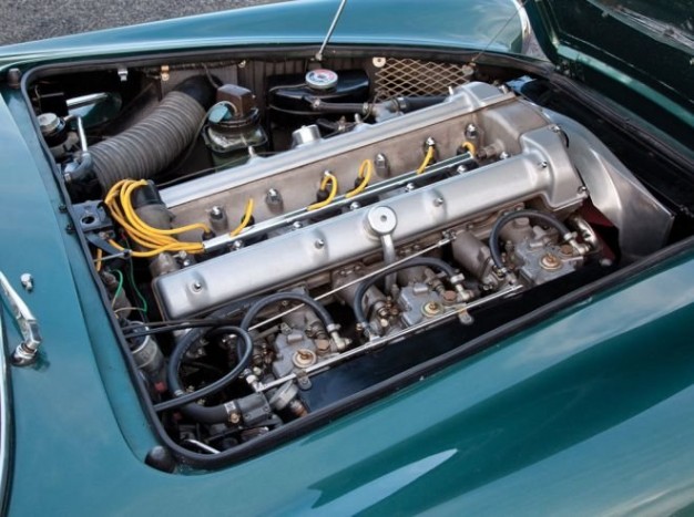 Akár James Bond autója is lehetett volna 11