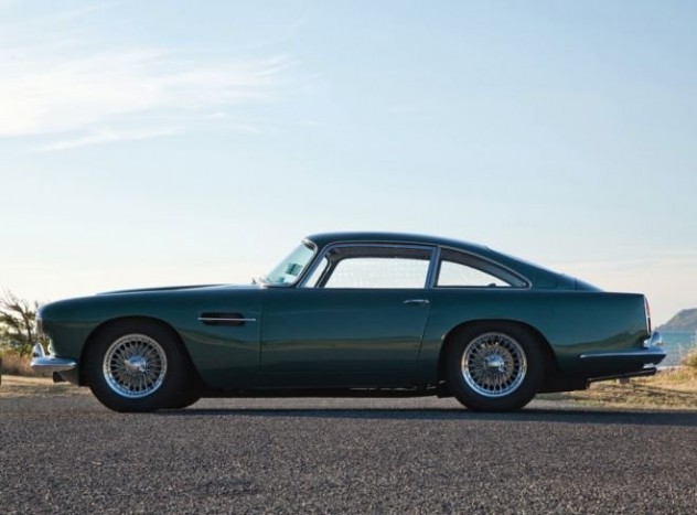 Akár James Bond autója is lehetett volna 13