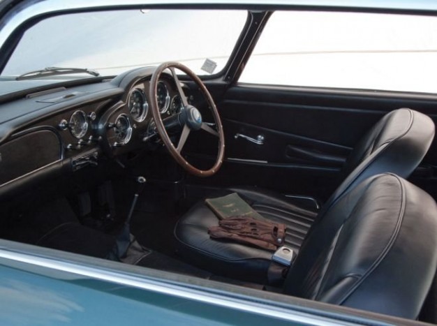 Akár James Bond autója is lehetett volna 12