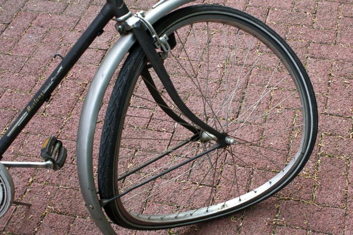 A biciklisektől nő a közlekedésbiztonság 4 | Vezess Szabálytalanul átvágott az úton a kerékpáros, akit elgázolt egy, az 50-es táblánál 60-nal közlekedő autós.