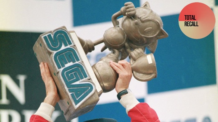 Csúf díjak, vérző ujjak az F1 pódiumán 4 Sonic kupa 1993-ból, tehát nem újdonság a céges szponzoráció, azért megnéznénk Japánban egy GTA V, vagy Call of Duty ihletésű serleget!