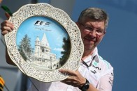 Csúf díjak, vérző ujjak az F1 pódiumán 33