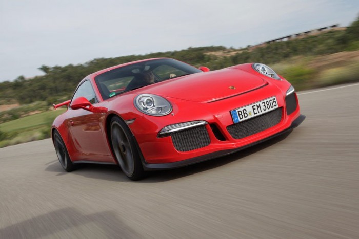 A 911 GT3 képes 3,5 másodperc alatt elérni a 100 km/órás tempót. Legnagyobb sebessége 315 km/óra
