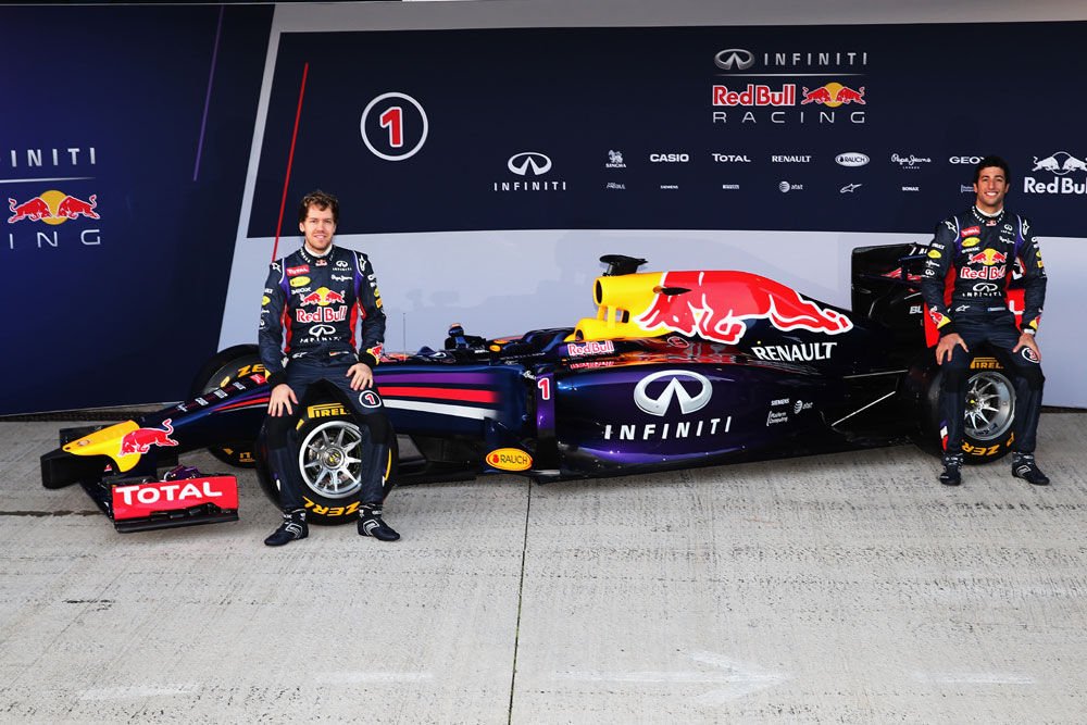 F1: A Red Bull fel is adhatja 10