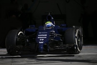 F1: A Williamstől tart Hamilton
