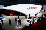 Beültünk a Toyota új városi minijébe 35