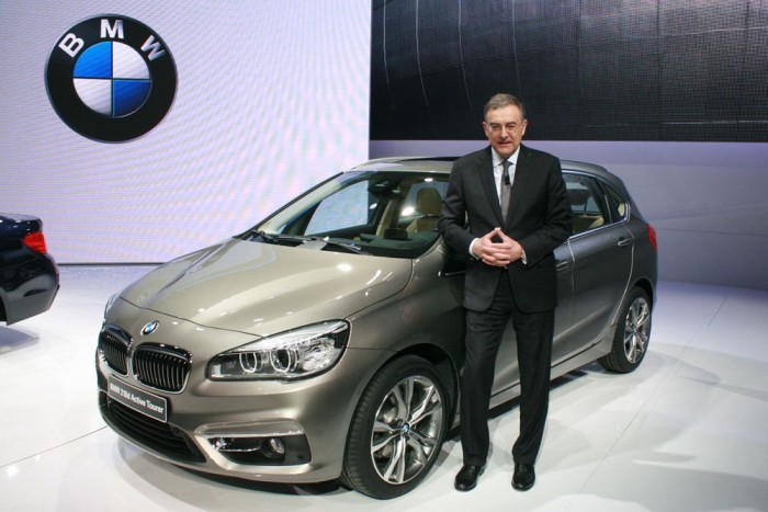 Nem számít, hogy hol hajt a BMW? 3 Norbert Reithofer, a BMW elnöke annyival intézte el a hajtásképletet, hogy egy BMW-t mindig jó vezetni, bárhol is hajt