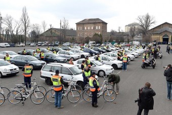 Autókat és motorokat kaptak a polgárőrök