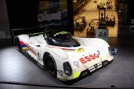 Peugeot 905 - A franciák példája arra, hogy a kitartás sikert szül. A kezdeti problémákat kiküszöbölve két év után 1992-ben a 905B (vagy EVO) csatasorba állításával jöttek a győzelmek, ráadásul 1993-ban sikerült a duplázás a V10-es 650 lóerős versenygéppel.