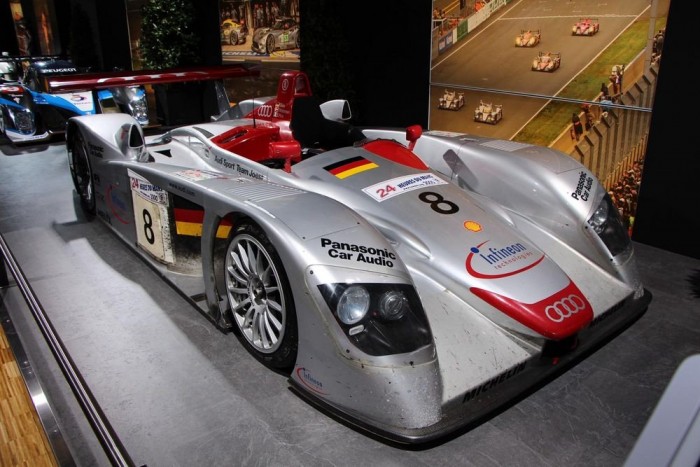 Milliárdos, eldugott gyöngyszemek Genfben 15 Audi R8 - Kétezerben ezzel az autóval kezdődött az Audi hihetetlen sikerszériája. A 3,6 literes V8-as FSI motorral szerelt versenyautó az egyik legdominánsabb, legsikeresebb típus a motorsport történetében. Ötször nyert Le Mans-ban, 2004-ben Le Mans Series győzelem, valamint az Amerikai Le Mans Series bajnoki címét is sikerült bezsebelni hét alkalommal.