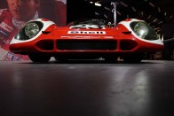 Porsche 917K - Szerkezete igen nagy arányban tartalmazott olyan – akkor még űrkorszakinak tekintett – anyagokat, mint a magnézium vagy a titánium. A különleges matériák használatának köszönhetően az autó teljes vázszerkezete mindössze 42 kilogramm