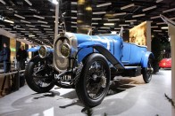 Chenard & Walcker Sport - 1923-ban még körülbelül 98 lóerő is elég volt a 24 órás Le Mans-i futamgyőzelemhez, amit a képen szereplő 3 literes motorral szerelt gép bizonyít. 

André Lagache és René Léonard összesen 2209, 536 km-t tett meg a 24 óra alatt, ezzel az átlagsebességük 92,064 km/h volt.