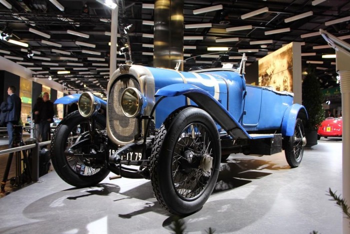 Chenard & Walcker Sport - 1923-ban még körülbelül 98 lóerő is elég volt a 24 órás Le Mans-i futamgyőzelemhez, amit a képen szereplő 3 literes motorral szerelt gép bizonyít. 

André Lagache és René Léonard összesen 2209, 536 km-t tett meg a 24 óra alatt, ezzel az átlagsebességük 92,064 km/h volt. 