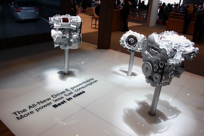 Kukázza a V8-ast a Volvo 11 | Vezess Most nyolcféle különböző motorja van a Volvónak, amelyeket egy-egy négyhengeres dízel és benzines vált le, egyformán kétliteres lökettérfogattal