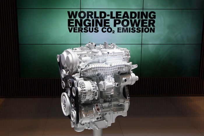 Kukázza a V8-ast a Volvo 12 | Vezess Kompresszor csak a legerősebb benzineshez van, turbófeltöltés mindegyiken