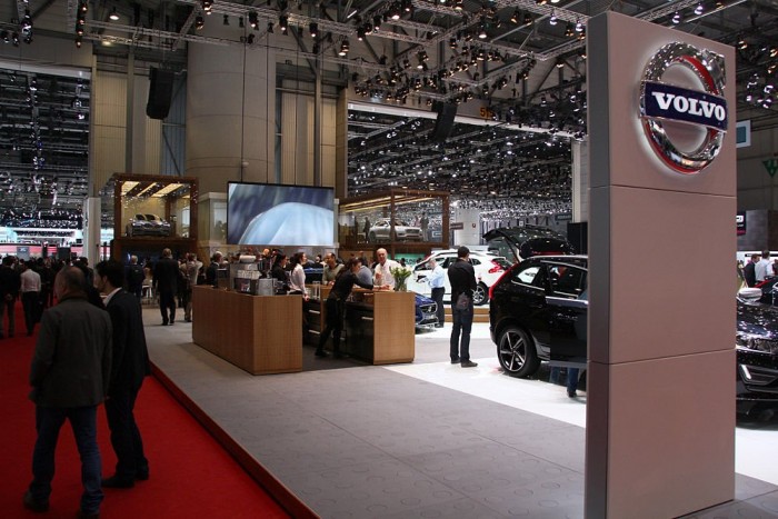 Kukázza a V8-ast a Volvo 6 | Vezess Kis munkaállomásunkat idén is a Volvo standján rendeztük be