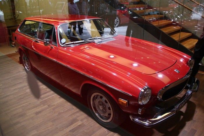 Kukázza a V8-ast a Volvo 7 | Vezess A standon egy P1800 ES is virított a vitrinben