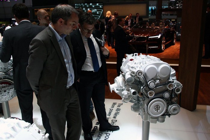 Kukázza a V8-ast a Volvo 10 | Vezess 140 és 306 lóerő között van az új benzinesek teljesítménye. Balra fent látszik a mechanikus feltöltő