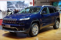 Jeep Cherokee. Szerintünk ő a tuti befutó, mert nem csak egyszerűen ronda, de egy klasszikus nevet aláz porba a modernnek szánt, de inkább csak szánalmas új dizájn.