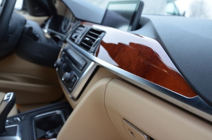 Nyugtató adrenalin 15 | Vezess Szép a fa mintázatú betét, talán picit túl sok is van belőle, de láttunk már rosszabbat